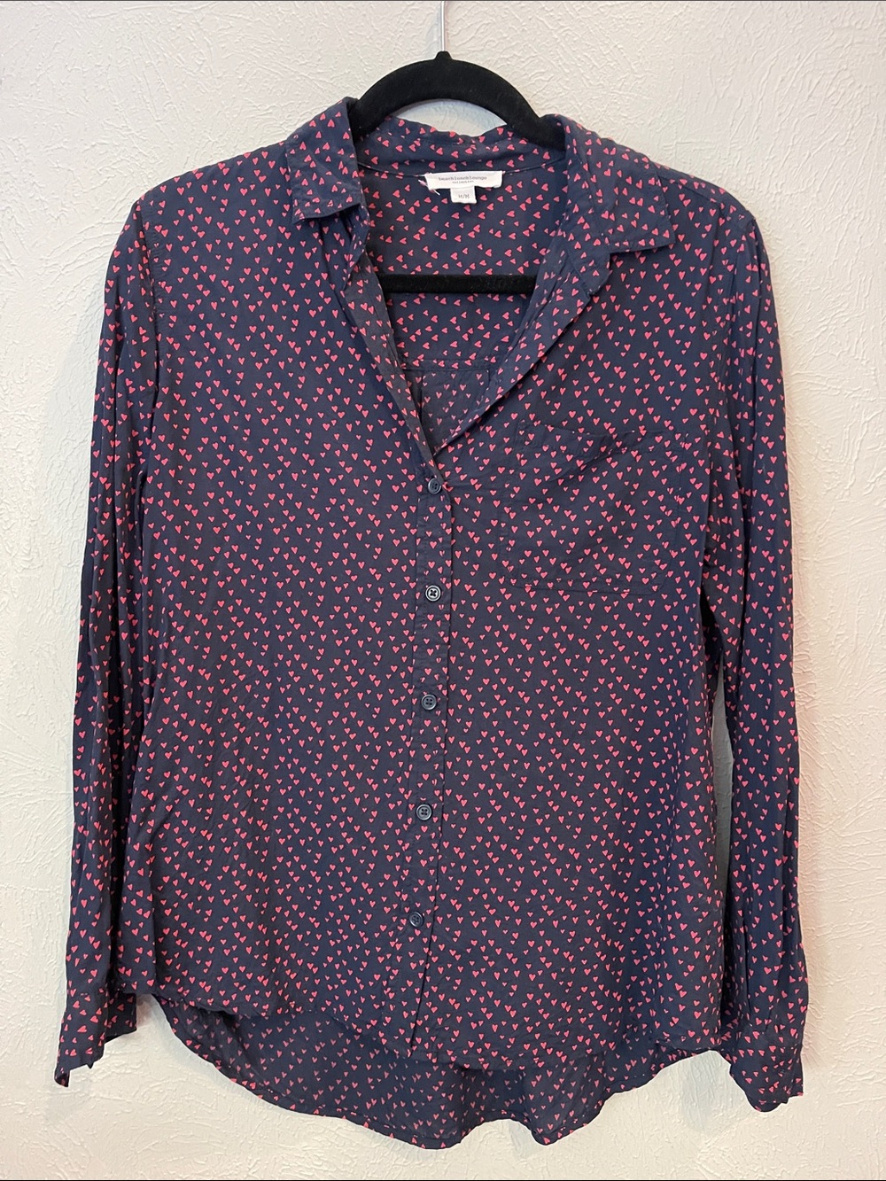 beachlunchlounge women’s sz M long sleeve button down top blue with pink hearts